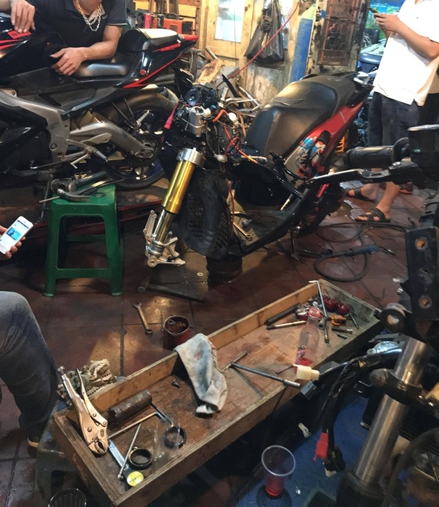 can-canh-chiec-xe-sh-vn-len-phuoc-hanh-trinh-nguoc-up-side-down-voi-gia-100-trieu-1