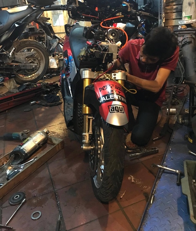 can-canh-chiec-xe-sh-vn-len-phuoc-hanh-trinh-nguoc-up-side-down-voi-gia-100-trieu-10