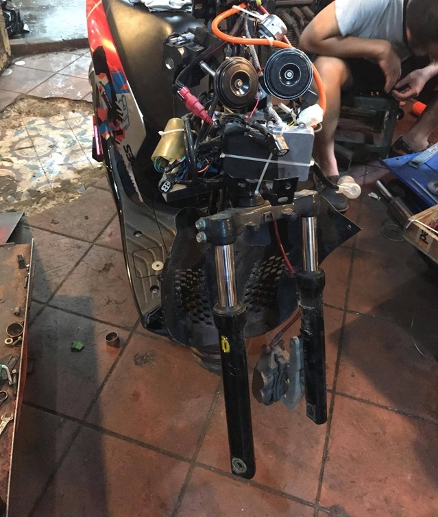 can-canh-chiec-xe-sh-vn-len-phuoc-hanh-trinh-nguoc-up-side-down-voi-gia-100-trieu-2