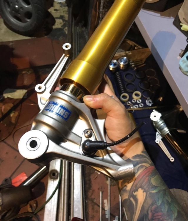 can-canh-chiec-xe-sh-vn-len-phuoc-hanh-trinh-nguoc-up-side-down-voi-gia-100-trieu-9